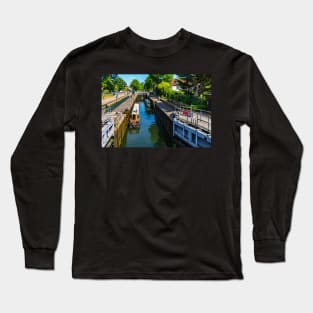 Narrowboats in Boulters Lock, Maidenhead Long Sleeve T-Shirt